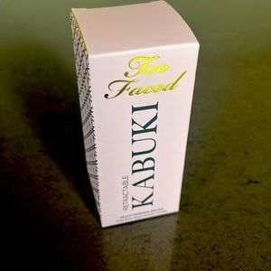 Too Faced retractable Kabuki brush